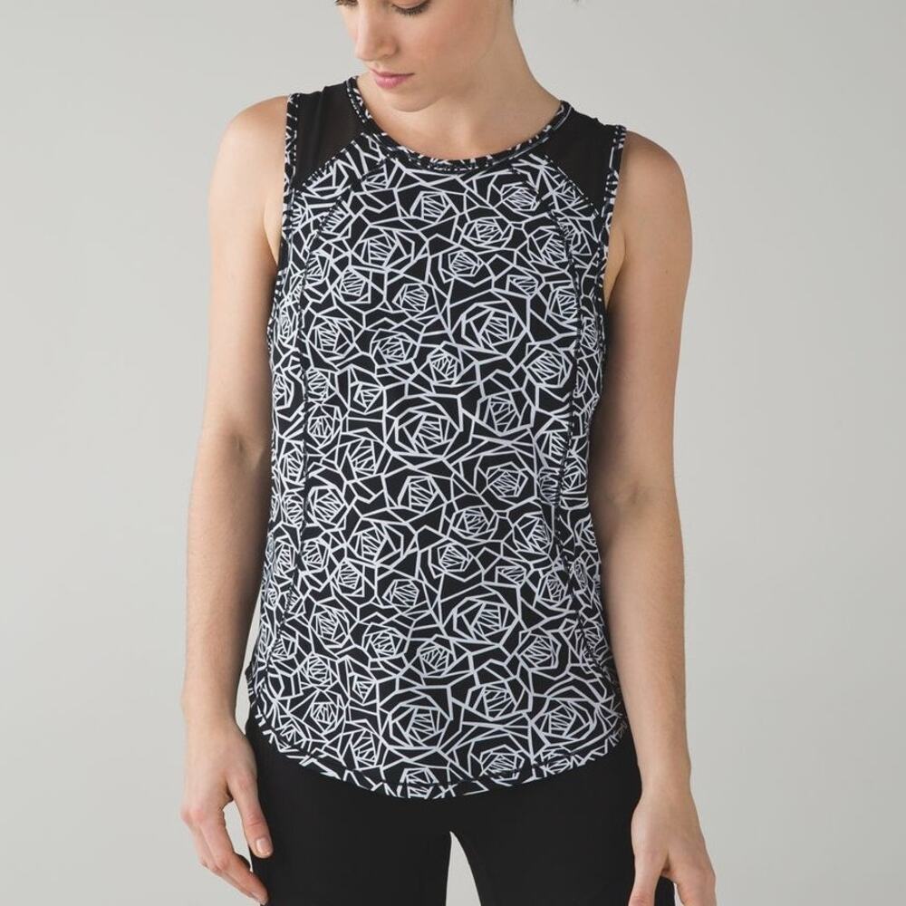 Lululemon Sculpt Tank Black & White Flower Posey Print UPF Lycra Workout Top